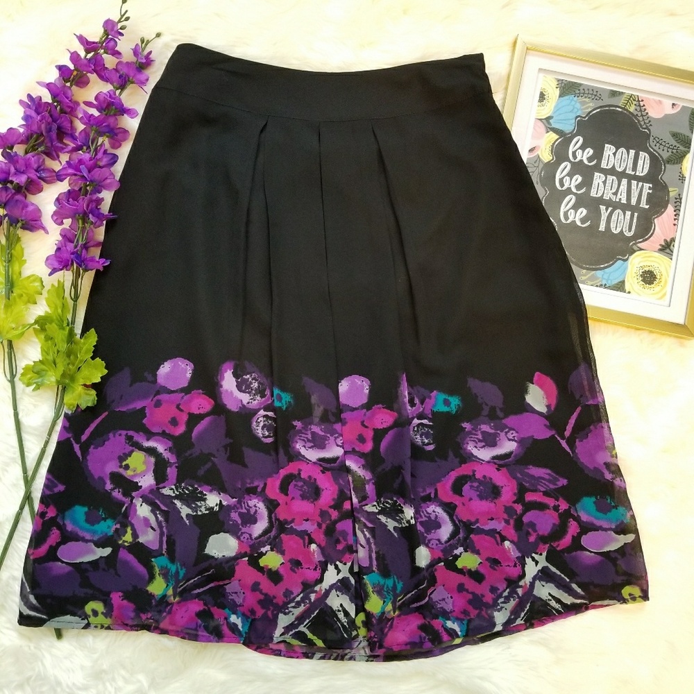 Floral statement skirt size 8